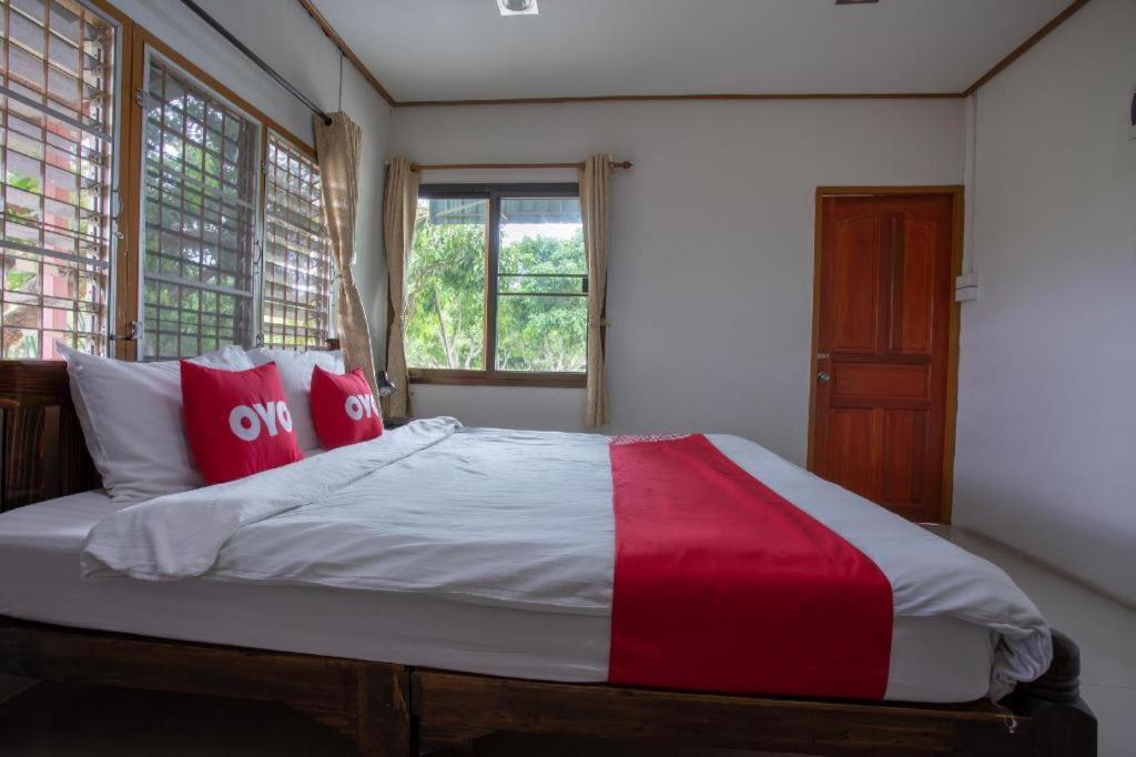 צ'יאנג מאי Oyo 909 Guiding Star Resort מראה חיצוני תמונה